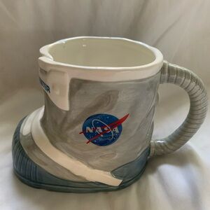 Gray Astronaut Helmet Ceramic Mug - Space Helmet Design